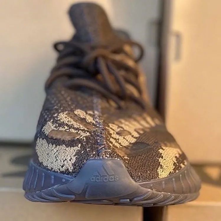 Yeezy 350v3曝光：重启榮耀之門的金鑰匙？