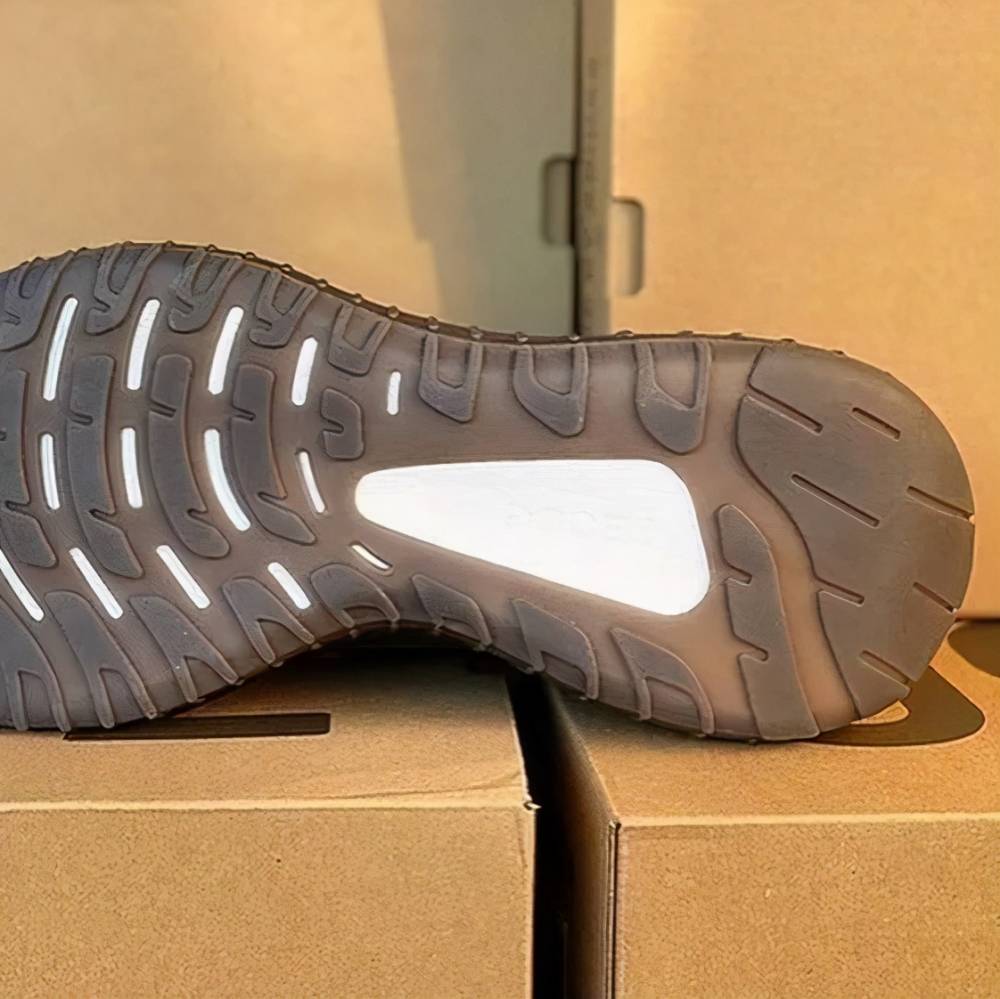 Yeezy 350v3曝光：重启榮耀之門的金鑰匙？