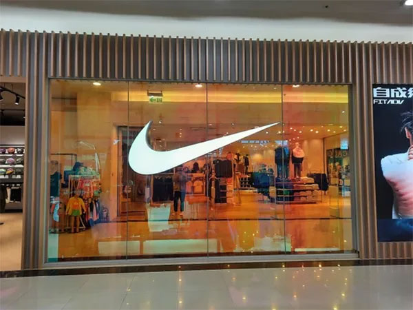 Nike Sacai哪裡買?購買最新款Sacai合作鞋款的指南 Nike sacai哪裡買