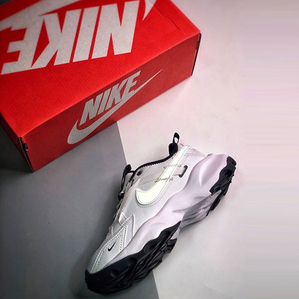 識別Nike TC 7900真假,遠離假貨陷阱 識別Nike TC 7900真假,遠離假貨陷阱