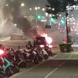 瑪莎拉蒂車頭冒煙 瞬間起火慘變廢鐵