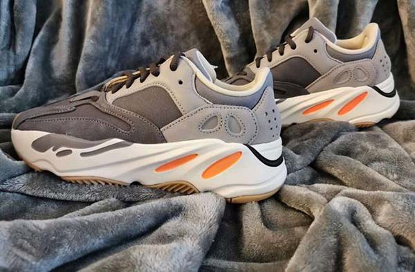 yeezy boost 700 magnet 磁鐵
