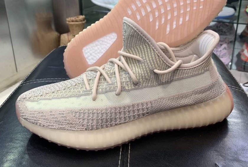精彩的拼接設計！ Yeezy 350 V2“Citrin” 再曝實物美照| 当客|球鞋資訊|跑鞋資訊|运動装備資訊