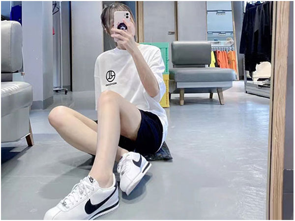 阿甘鞋穿搭指南∶运动与时尚的完美结合 阿甘鞋穿搭