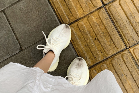 Yeezy350 V2冰淇淋椰子球鞋清洗 保养方法_鞋子_阿迪达斯怎厶样_氧化_保养_冰淇淋_球鞋_牙膏_长城_dbrukia怎厶样_纳美怎厶样_牙刷_鞋控日常_时尚_鞋靴