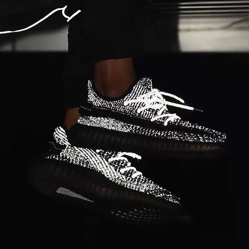 最多暴跌 7000 塊！Yeezy「滿天星」不再天价！跟風冲過的人別看：会哭
