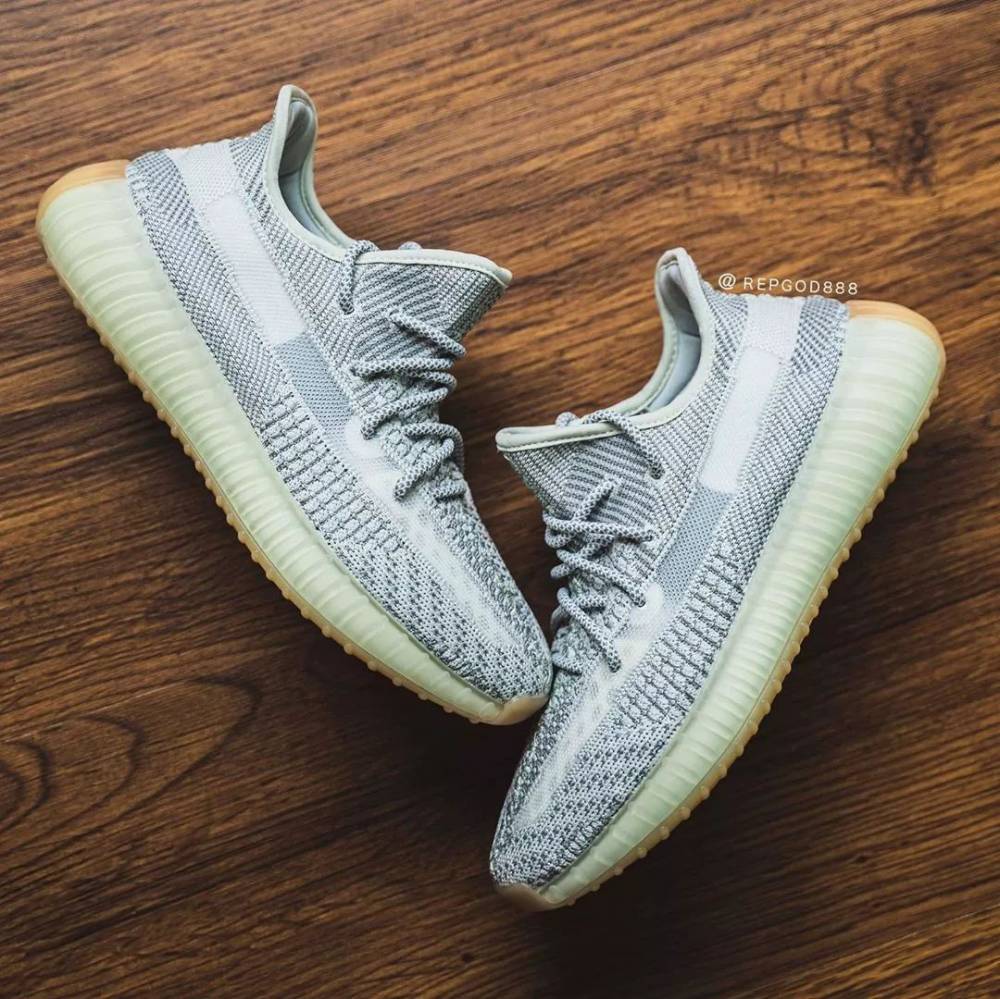 明年還有不少滿天星！全新拼接 Yeezy 350 V2 實物搶先看