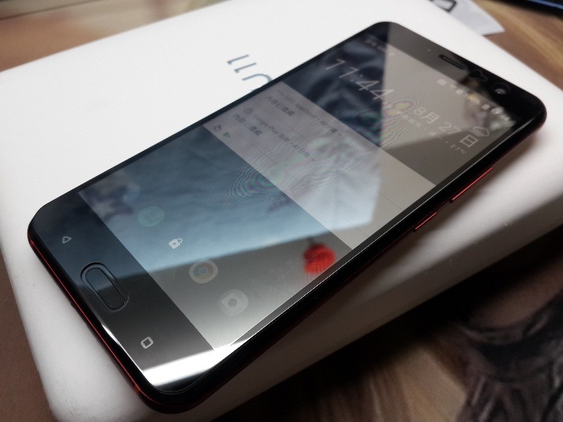 HTC U11 螢幕及背蓋破裂維修