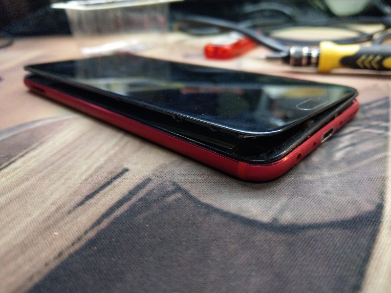 華為 P10 Plus 更換電池。