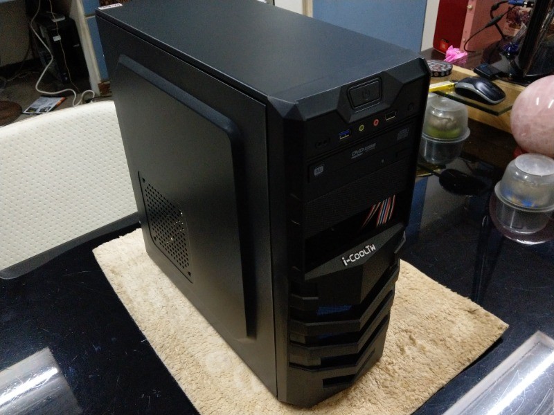 電腦無法開機，自行維護時出現火花