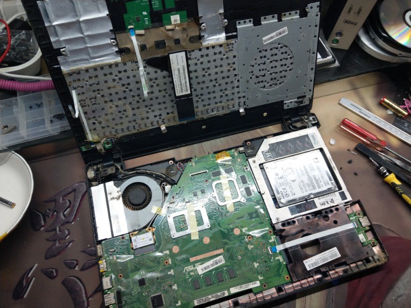 筆電支離破碎